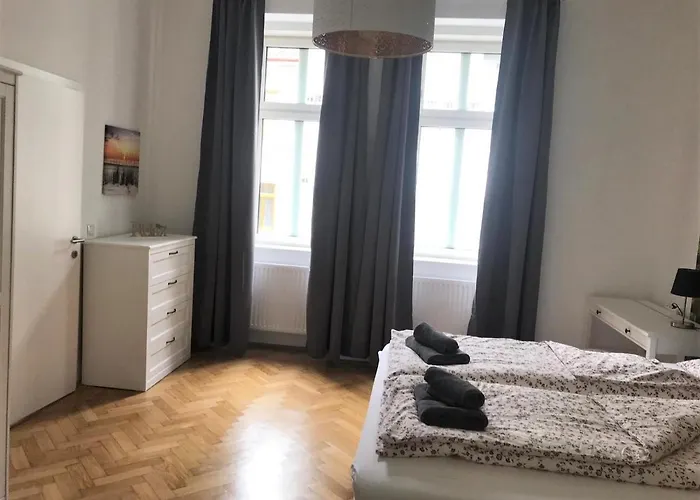 Near Yppenplatz & Brunnenmarkt Апартаменти