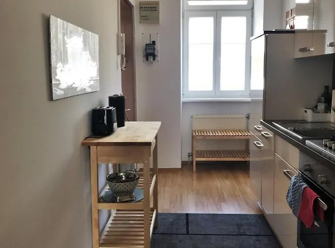 Near Yppenplatz & Brunnenmarkt Відень