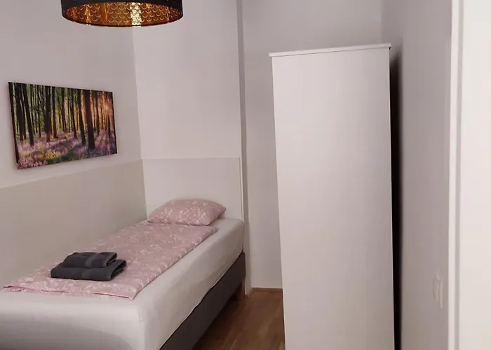 Near Yppenplatz & Brunnenmarkt Апартаменти