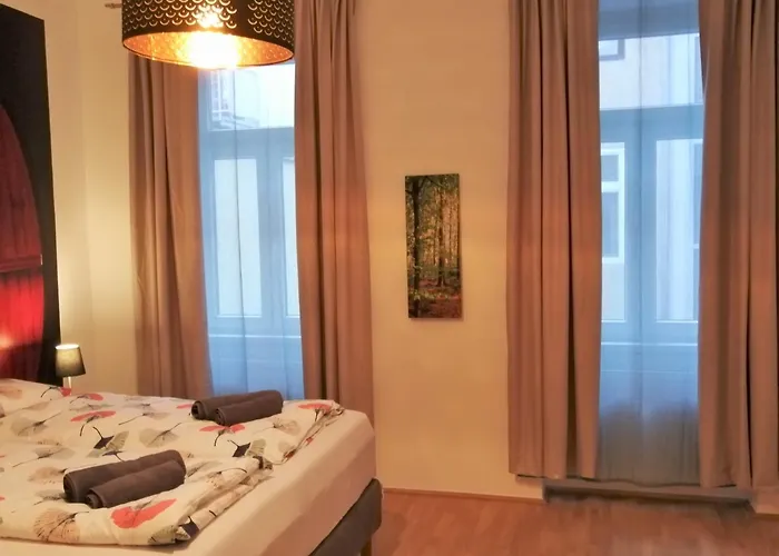 Near Yppenplatz & Brunnenmarkt * Відень